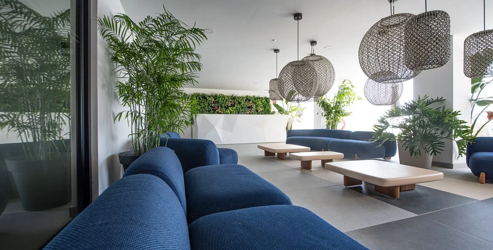 Venta de apartamento en planta media en Higueron 13