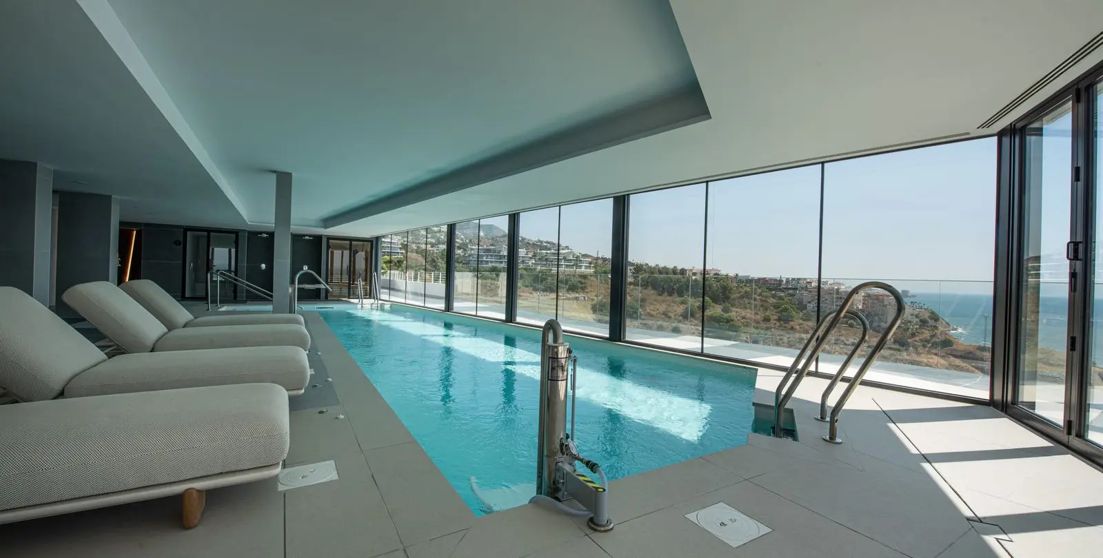Venta de apartamento en planta media en Higueron 14
