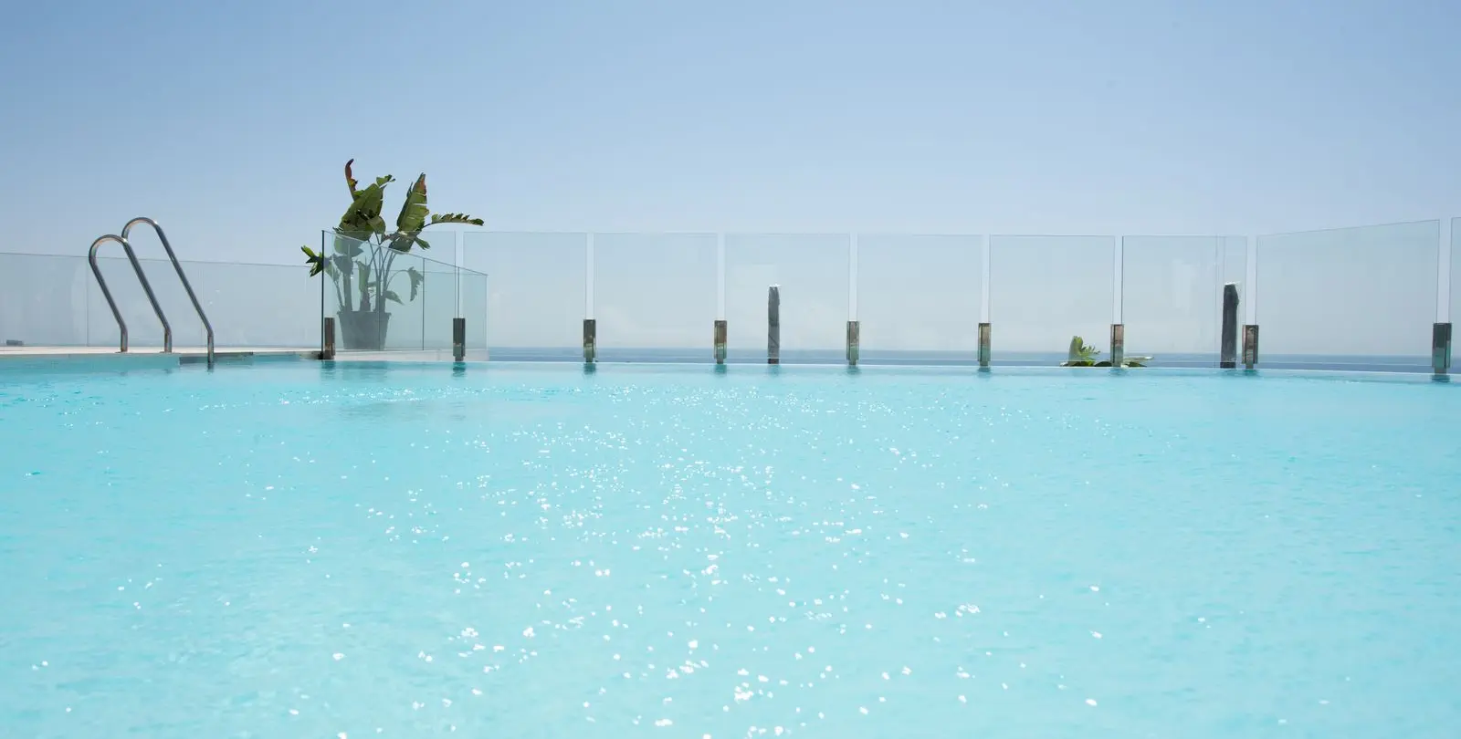 Venta de apartamento en planta media en Higueron 15
