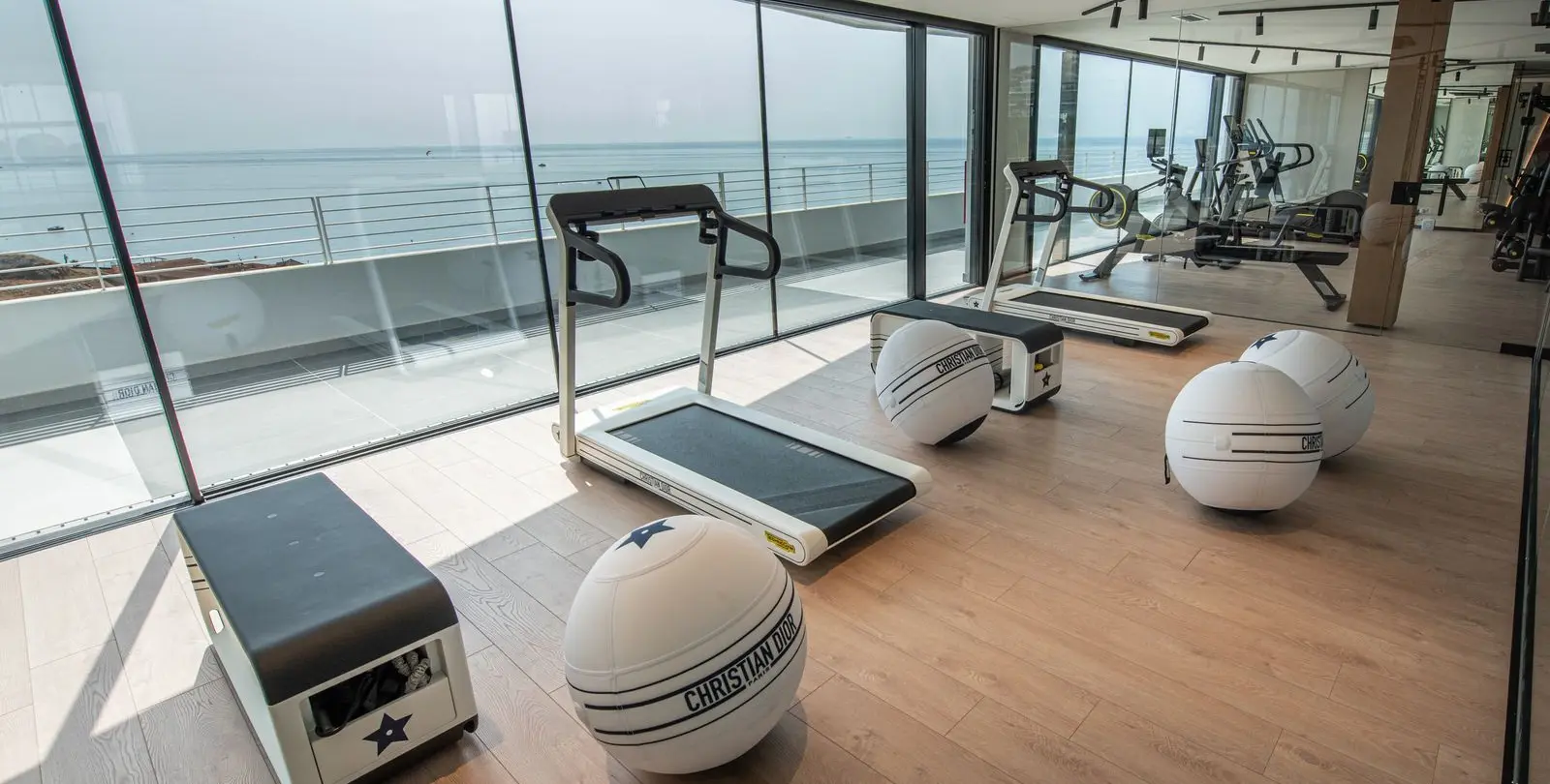 Venta de apartamento en planta media en Higueron 18