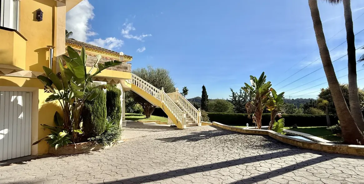 Продажа  отдельно стоящей виллы в Marbella East (район Hacienda Las Chapas) 4