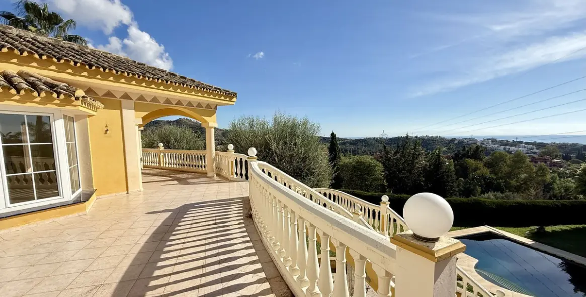 Продажа  отдельно стоящей виллы в Marbella East (район Hacienda Las Chapas) 5