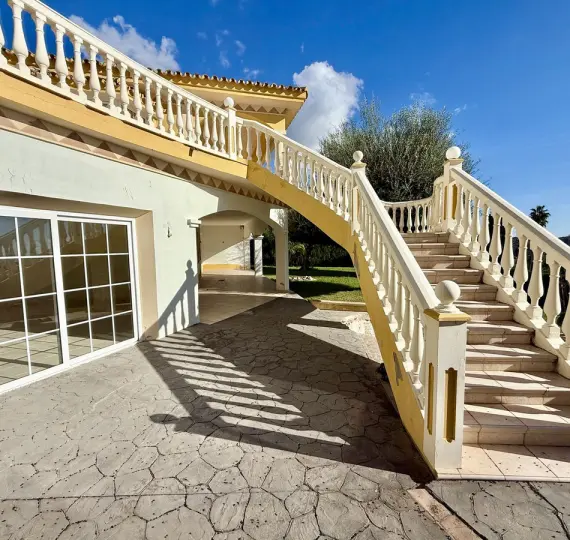 Oтдельно стоящая вилла R5145895