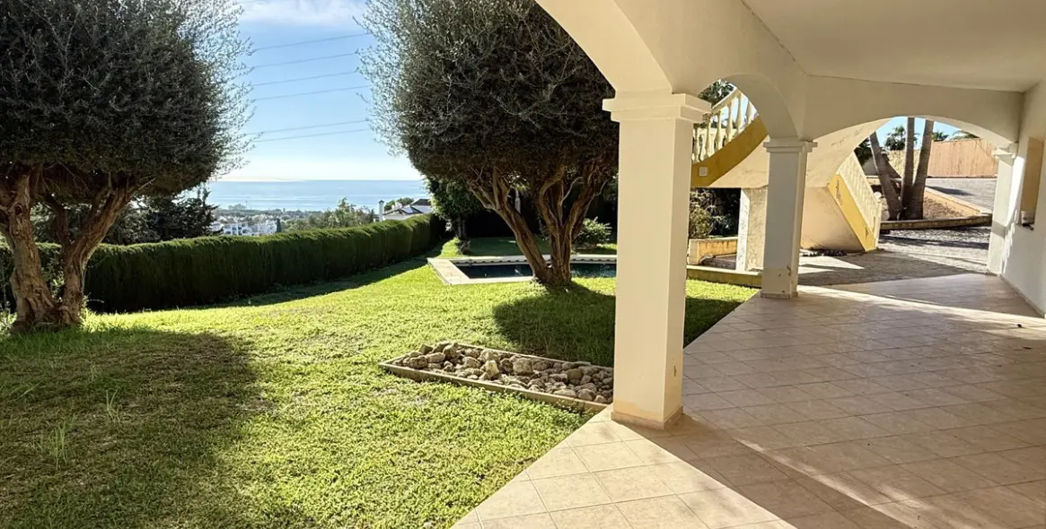 Продажа  отдельно стоящей виллы в Marbella East (район Hacienda Las Chapas) 7
