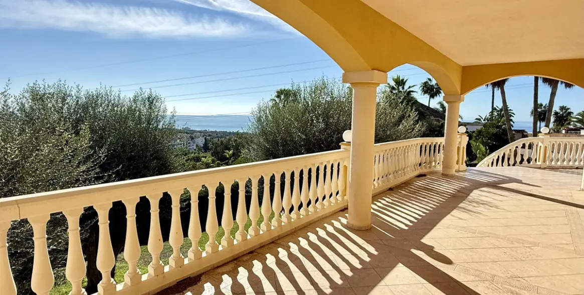 Продажа  отдельно стоящей виллы в Marbella East (район Hacienda Las Chapas) 8