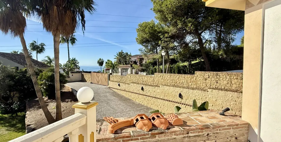 Продажа  отдельно стоящей виллы в Marbella East (район Hacienda Las Chapas) 9