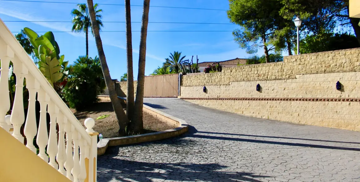 Продажа  отдельно стоящей виллы в Hacienda Las Chapas 14