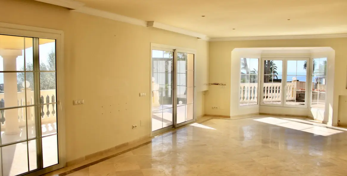 Sale of detached villa in Hacienda Las Chapas 4