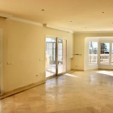 Sale of detached villa in Hacienda Las Chapas