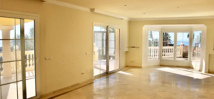 Sale of detached villa in Hacienda Las Chapas 3