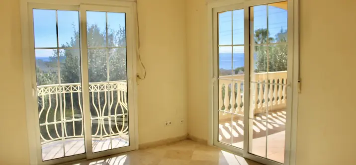 Sale of detached villa in Hacienda Las Chapas 4