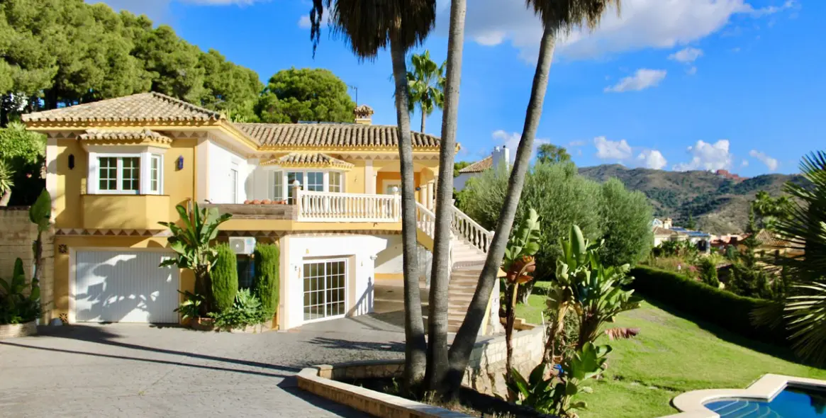 Sale of detached villa in Hacienda Las Chapas 8