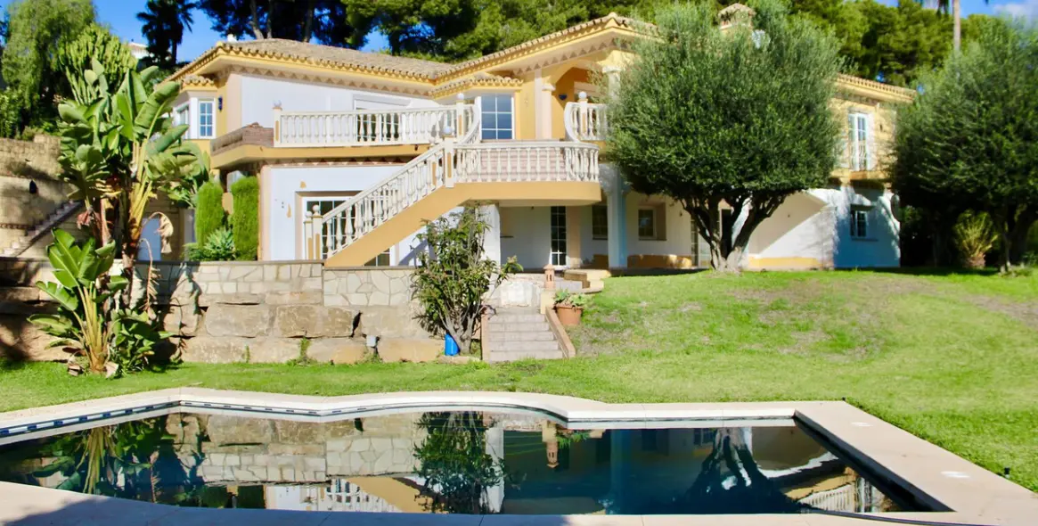 Sale of detached villa in Hacienda Las Chapas 12