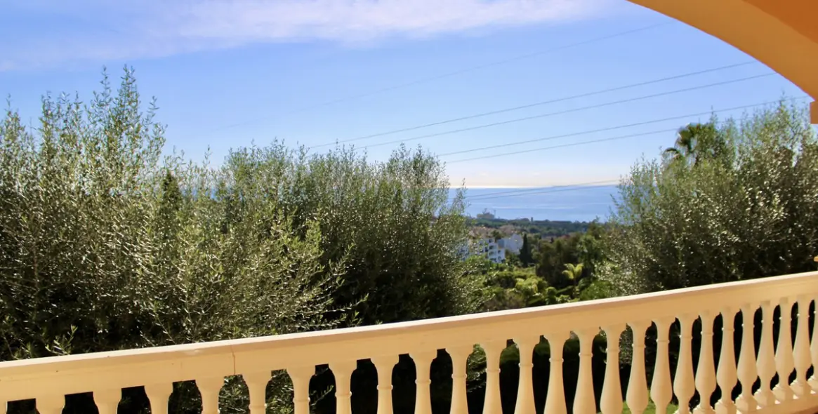 Sale of detached villa in Hacienda Las Chapas 15
