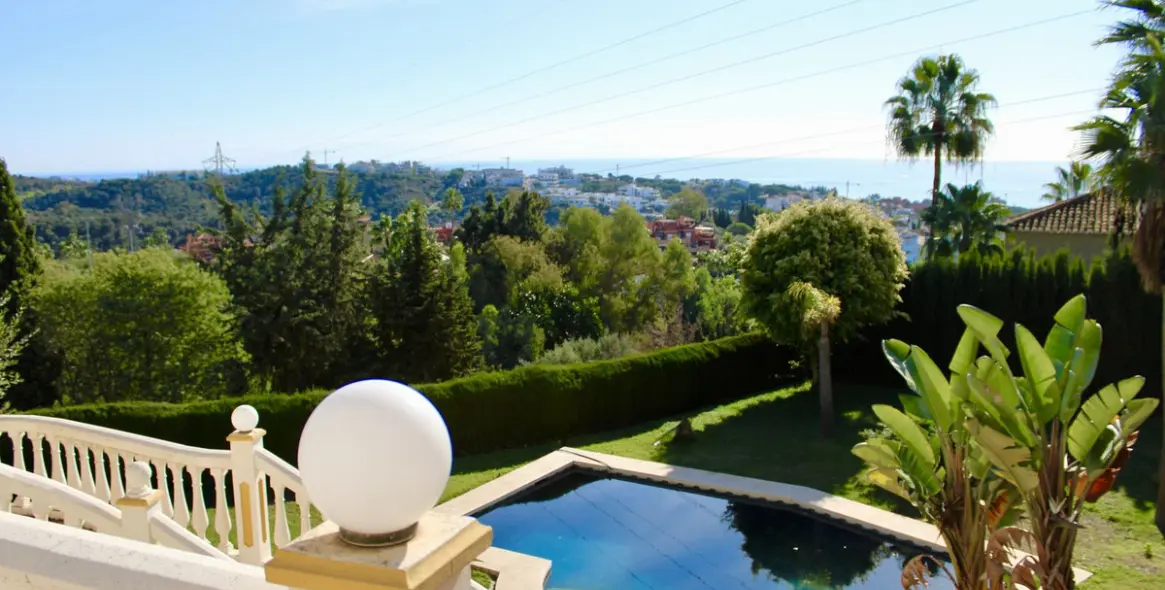 Sale of detached villa in Hacienda Las Chapas 17