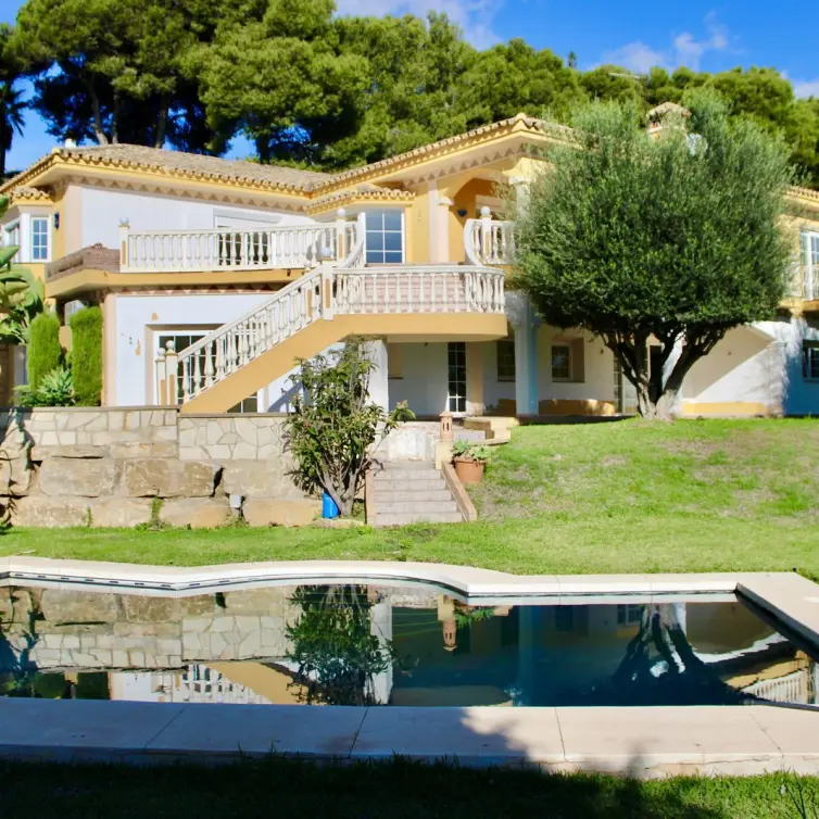 Sale of detached villa in Hacienda Las Chapas