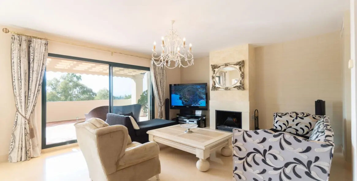 Sale of penthouse duplex in Benahavís (district Benahavís) 4