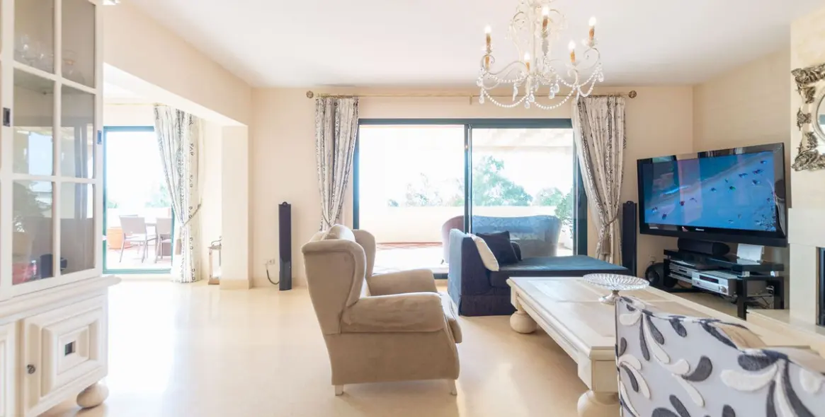 Sale of penthouse duplex in Benahavís (district Benahavís) 5