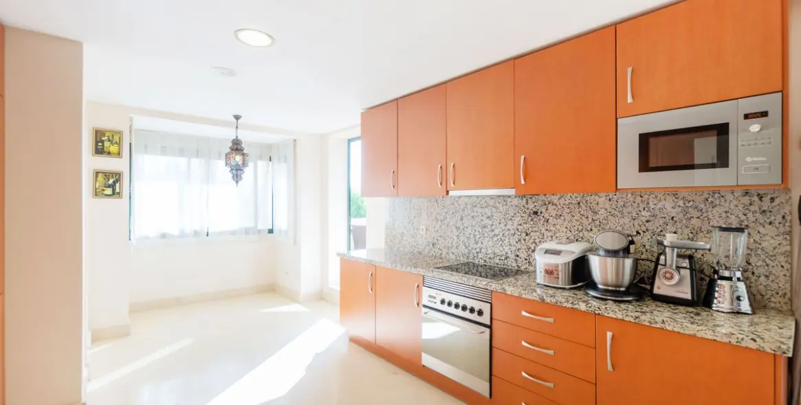 Продажа двухуровневого пентхауса в Benahavís 11