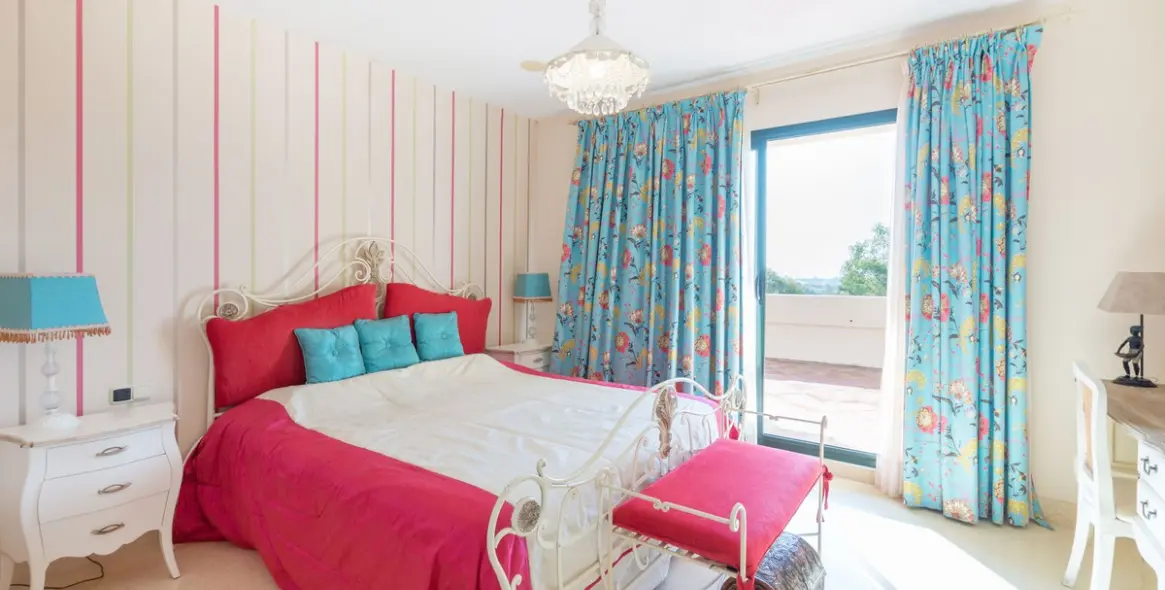 Продажа двухуровневого пентхауса в Benahavís 13