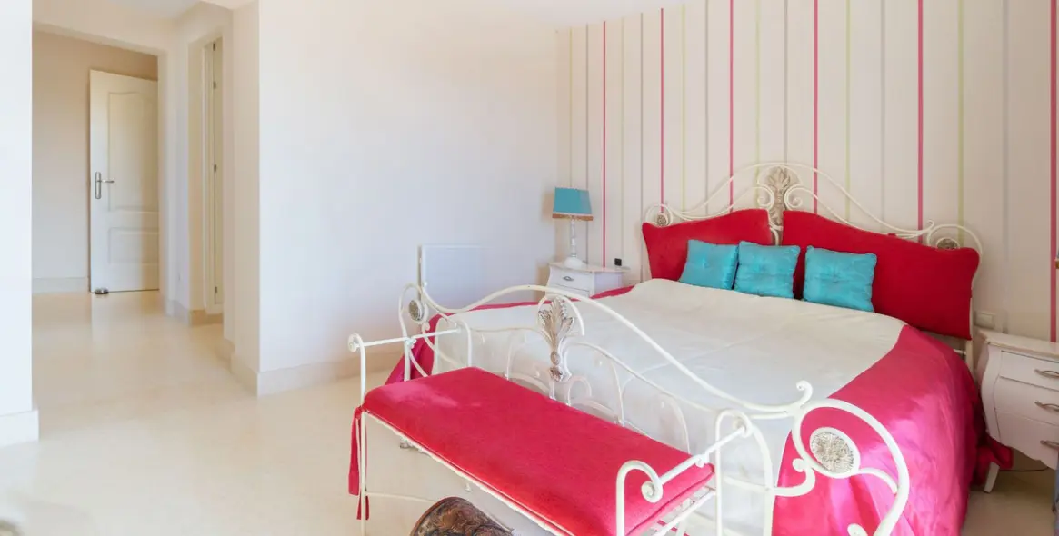 Продажа двухуровневого пентхауса в Benahavís 14