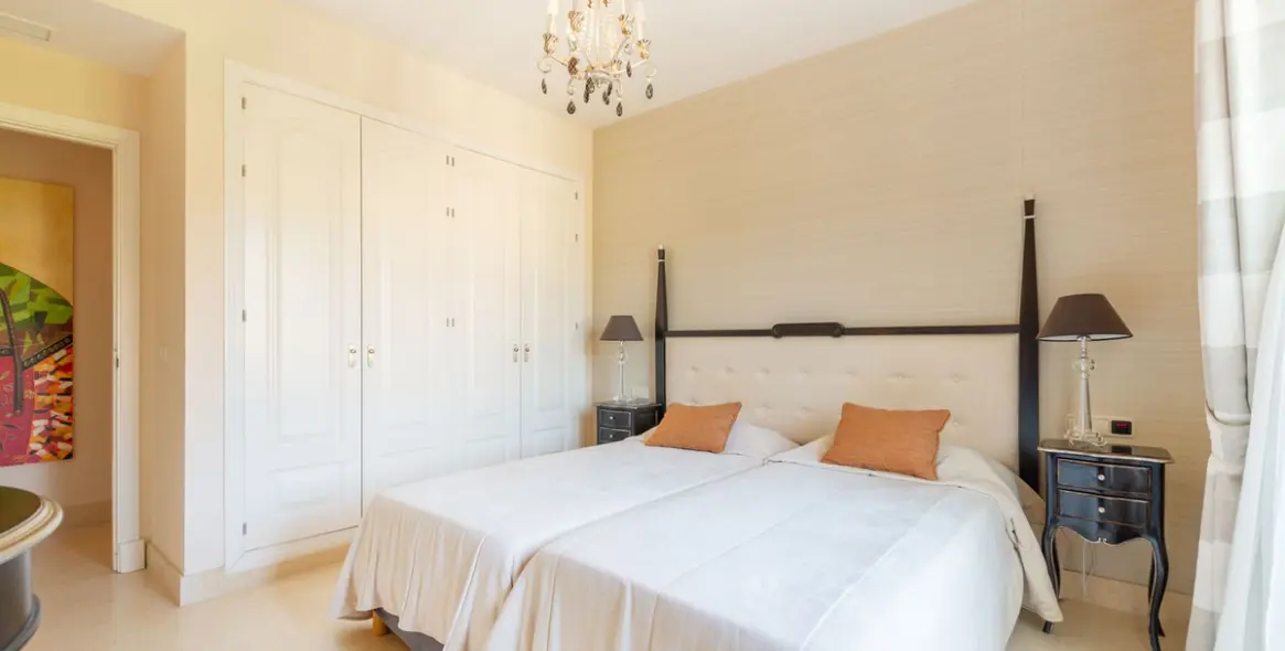 Продажа двухуровневого пентхауса в Benahavís 20