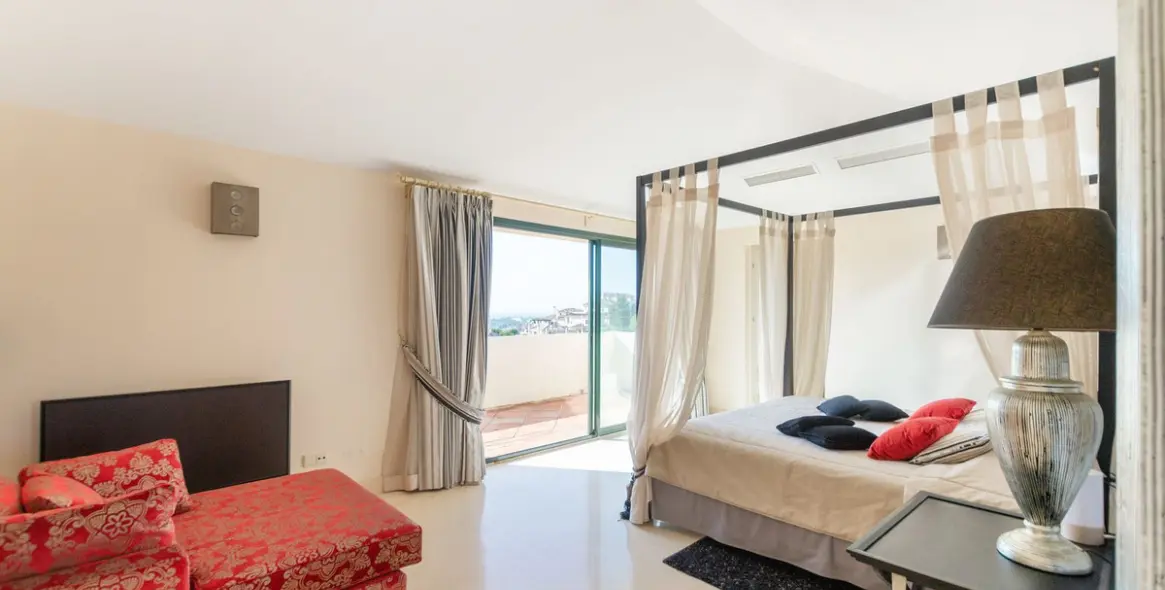 Sale of penthouse duplex in Benahavís 27