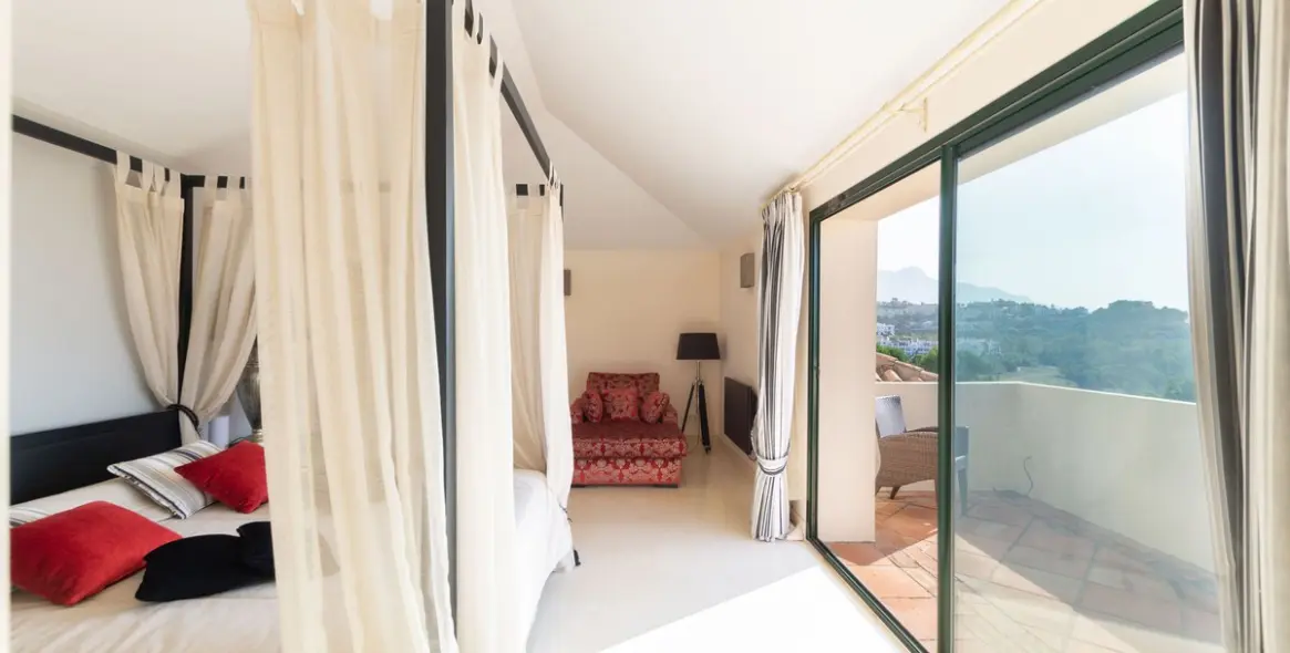 Sale of penthouse duplex in Benahavís 30