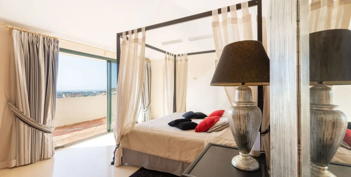 Sale of penthouse duplex in Benahavís 31