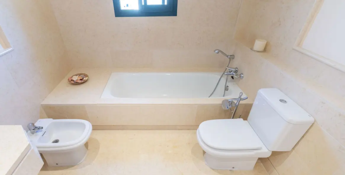 Sale of penthouse duplex in Benahavís 34