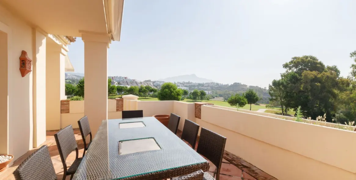 Sale of penthouse duplex in Benahavís 36