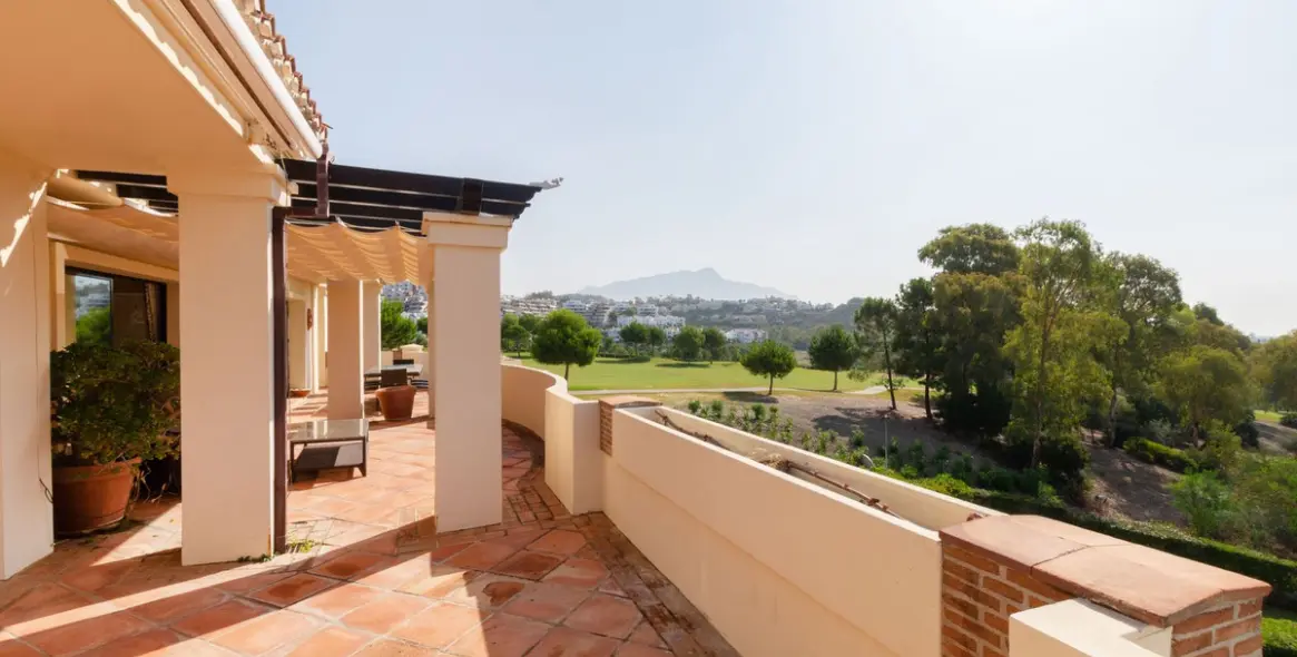 Sale of penthouse duplex in Benahavís 37