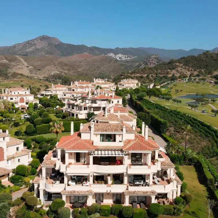 Venta de ático dúplex en Benahavís