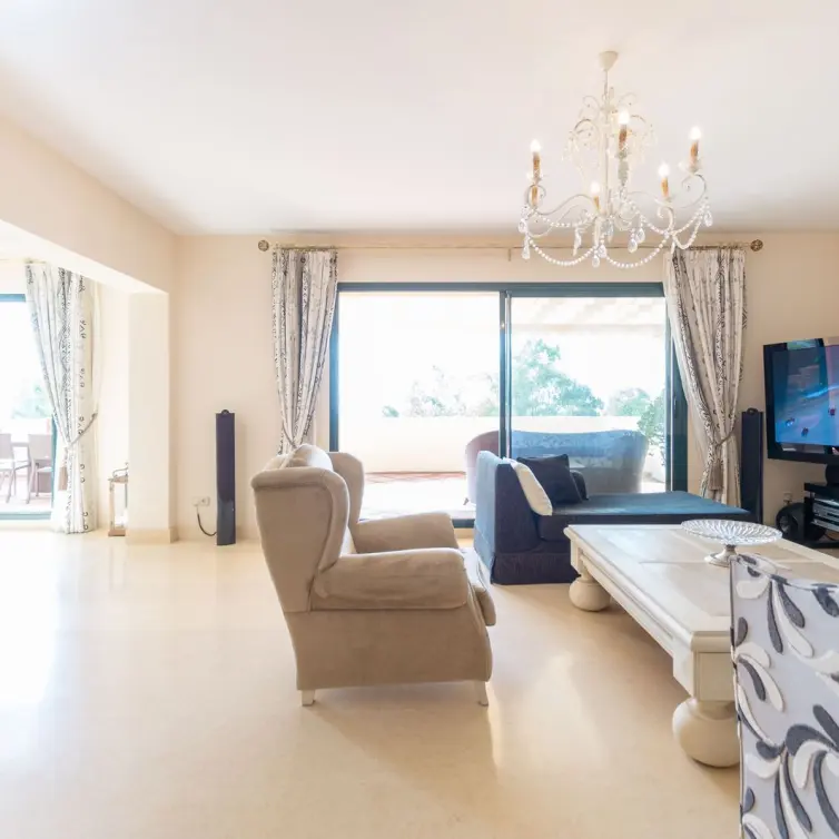 Venta de ático dúplex en Benahavís