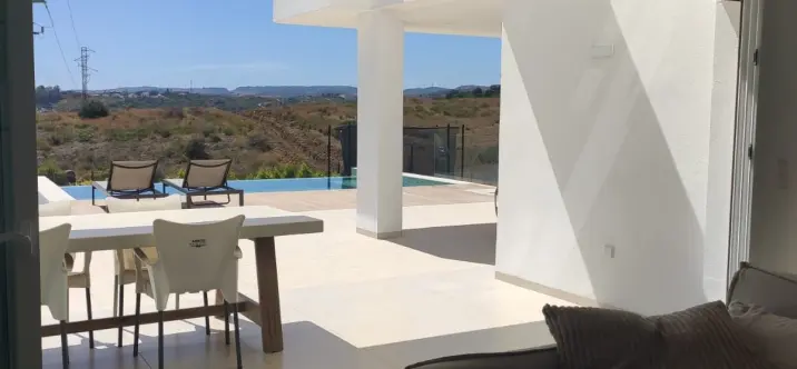Venta de villa independiente en Estepona 2