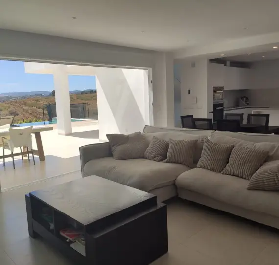 Venta de villa independiente en Estepona