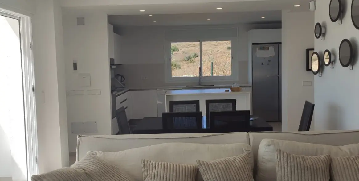 Продажа  отдельно стоящей виллы в Estepona 9