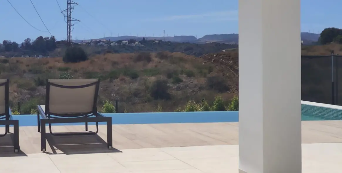 Продажа  отдельно стоящей виллы в Estepona 14