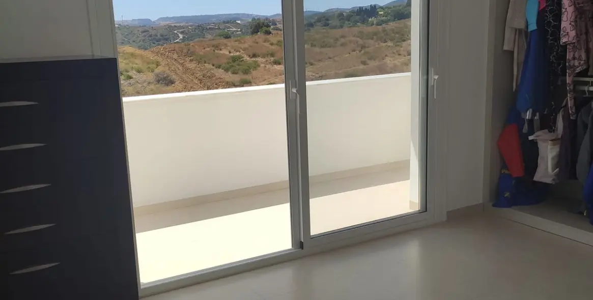 Sale of detached villa in Estepona 25