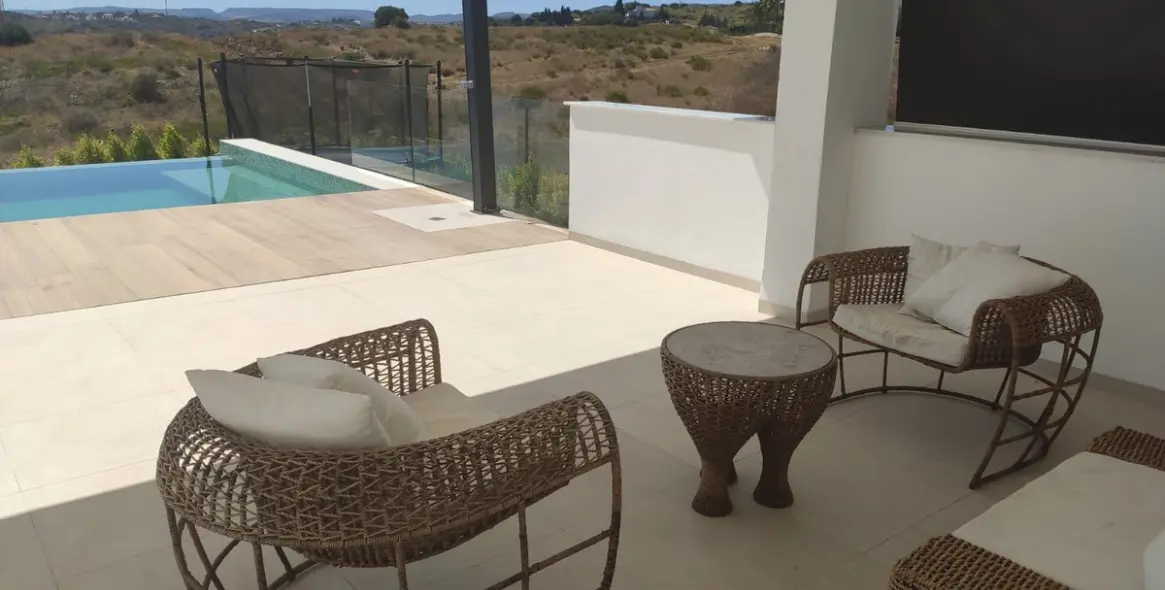 Sale of detached villa in Estepona 26