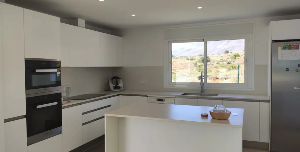 Sale of detached villa in Estepona 32