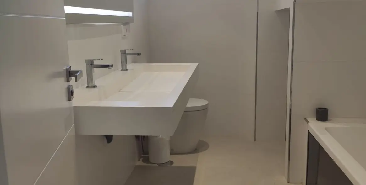 Sale of detached villa in Estepona 33