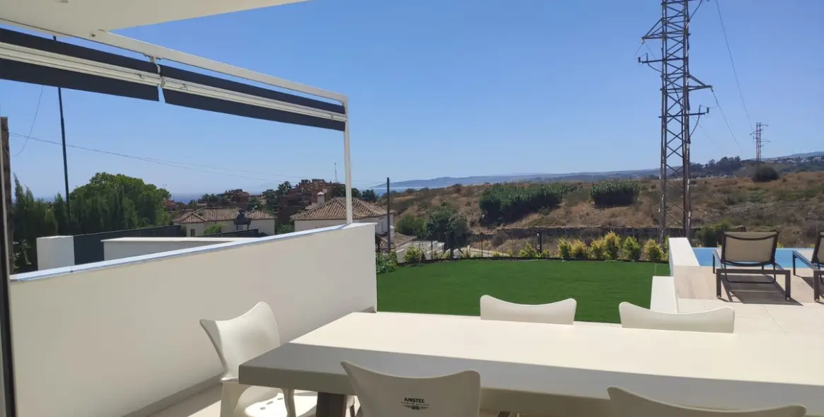 Sale of detached villa in Estepona 35