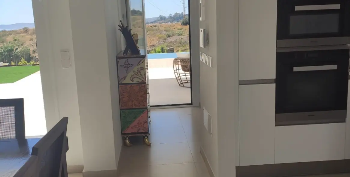 Sale of detached villa in Estepona 39