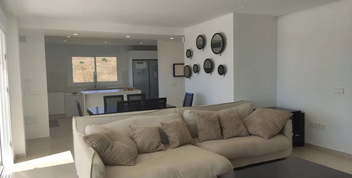 Sale of detached villa in Estepona 40