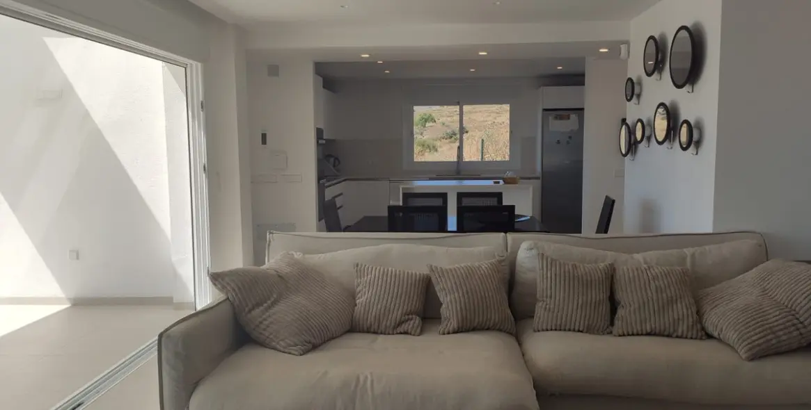 Sale of detached villa in Estepona 44