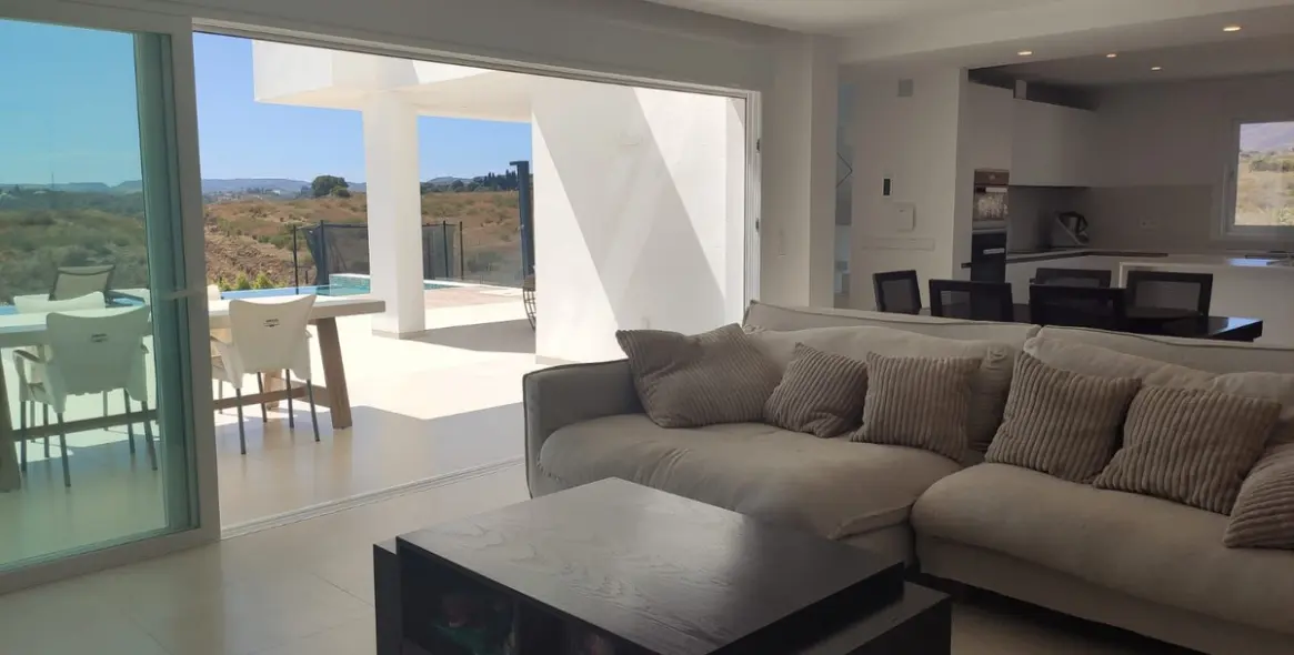 Sale of detached villa in Estepona 46