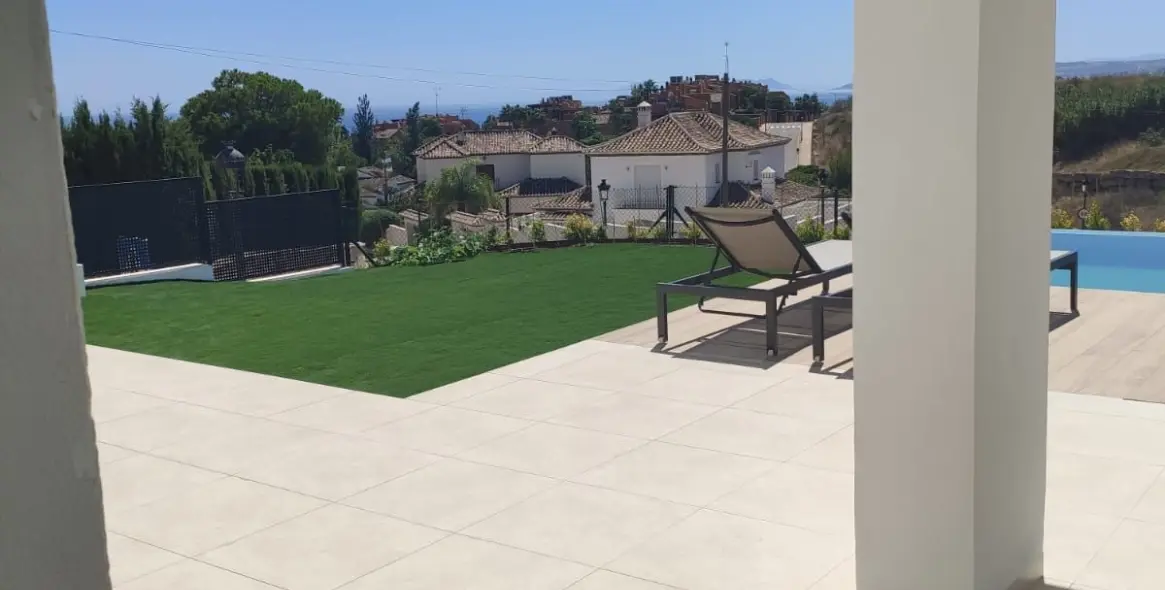 Sale of detached villa in Estepona 60