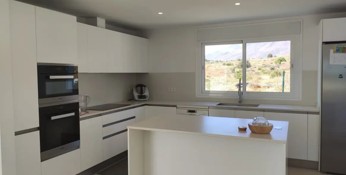 Sale of detached villa in Estepona 61