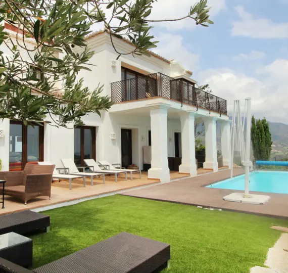 Oтдельно стоящая вилла R3250426